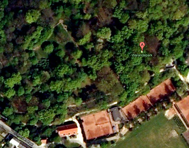 Op deze foto (linksboven) zijn in het Warandepark te Diest nog duidelijk de omtrekken van de burcht van de Heren van Diest te zien.