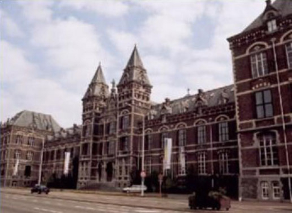 Het Heilig Hart College te Mechelen-aan-de-Maas is een uniek voorbeeld vroeg-20e-eeuwse moderne architectuur.