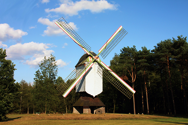 De Sevensmolen werd in 1853 van Helchteren naar Overpelt gebracht.