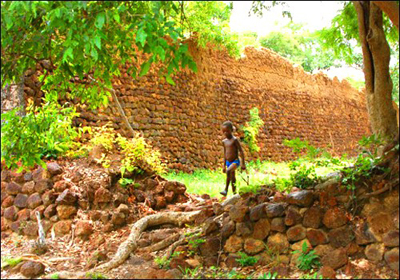 Ru&iuml;nes van Lorop&eacute;ni