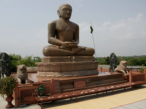 Mahavira overlijdt